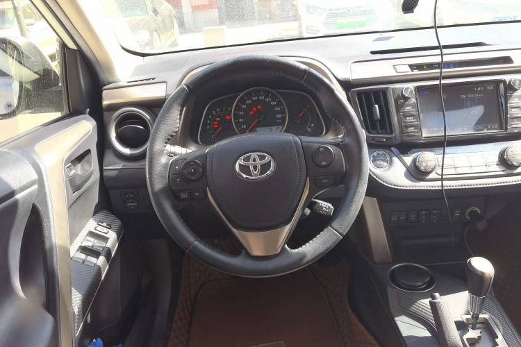 Used Toyota RAV4 2015 2.5L Automatic 4x4 Elite Edition Steering Wheel