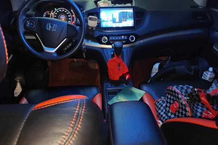 Used Honda CR-V 2015 2.0L two-wheel drive urban version Center Console