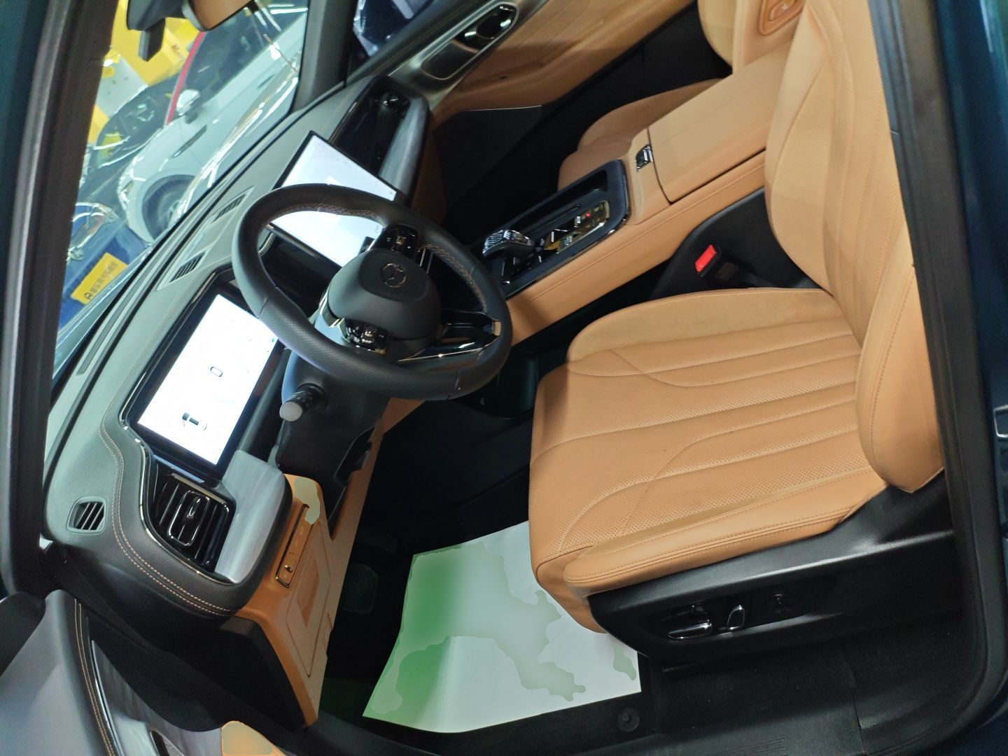 Переднее сиденье в автомобиле