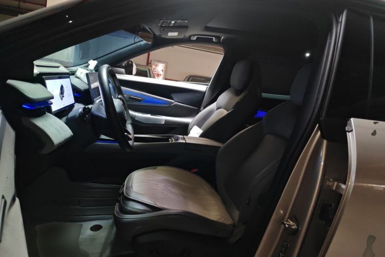 Used Lynk & Co 08 EM-P 2023 120km Long-Range Halo