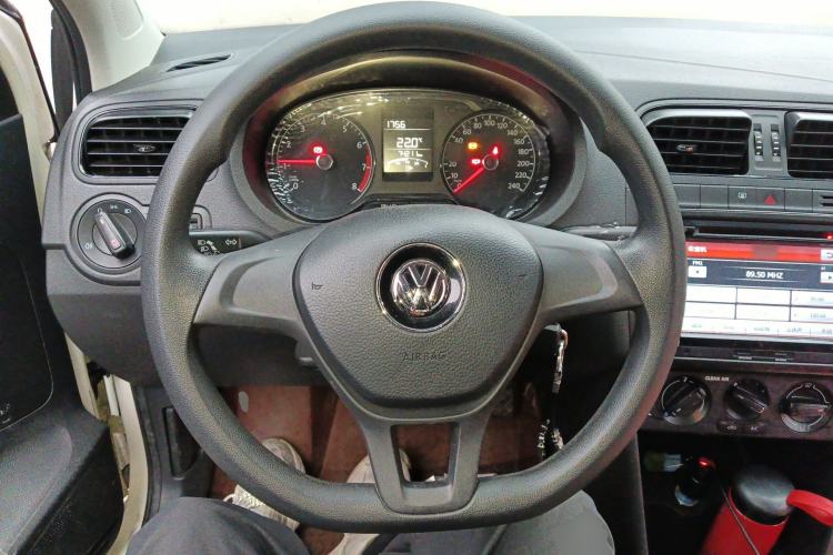 Used Volkswagen Polo 2016 1.4L Manual Fashion Model Steering Wheel