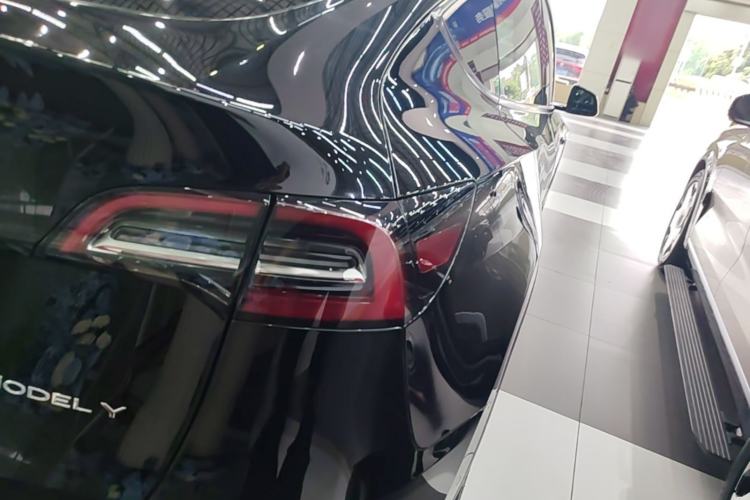 Used Tesla Model Y 2021 Long-Range All-Wheel-Drive Version
