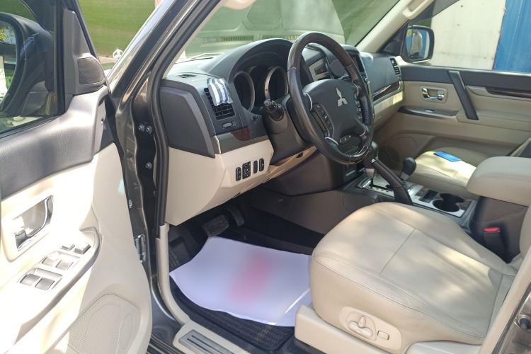 Used Mitsubishi Pajero 