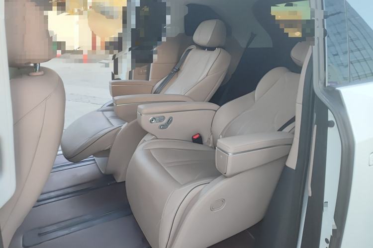 Used XPeng X9 2024 640 All-Wheel Drive High-Performance Max Left Rear Seat