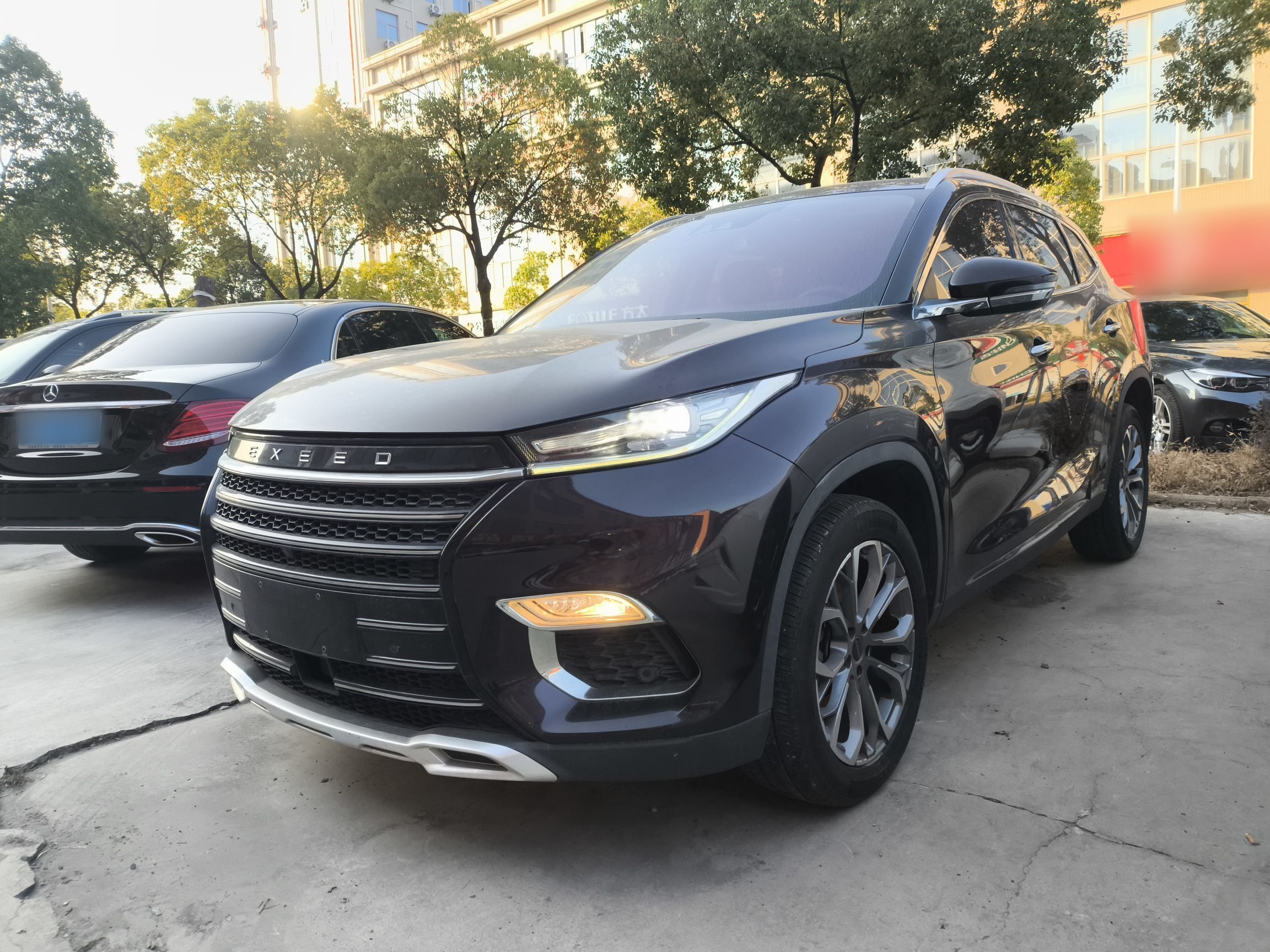 Под передней частью автомобиля