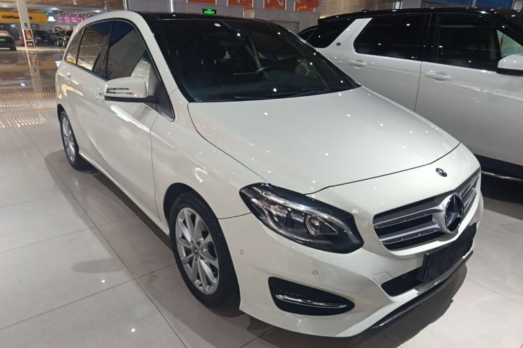 Used Mercedes-Benz B-Class 2019 B 200 Fashion Model Front Right 45 Deg