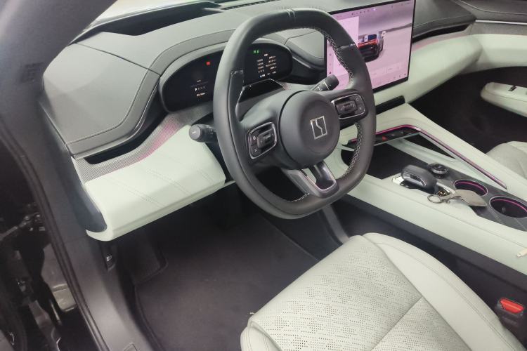 Used Zeekr 001 2024 WE Edition 95 kWh All-Wheel Drive Center Console