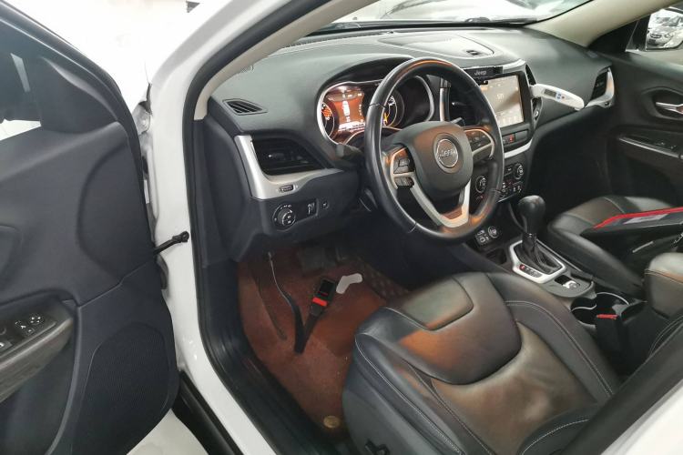 Used Jeep Cherokee 2020 2.0L Two-Wheel Drive Classic Sports Edition