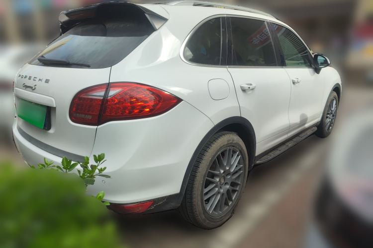Used Porsche Cayenne 2014 Cayenne Platinum Edition 3.0T Rear Right 45 Deg