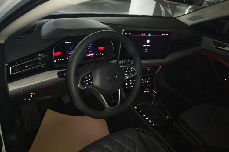 Used Volkswagen Sagitar 2023 280TSI DSG Excellence Edition Center Console