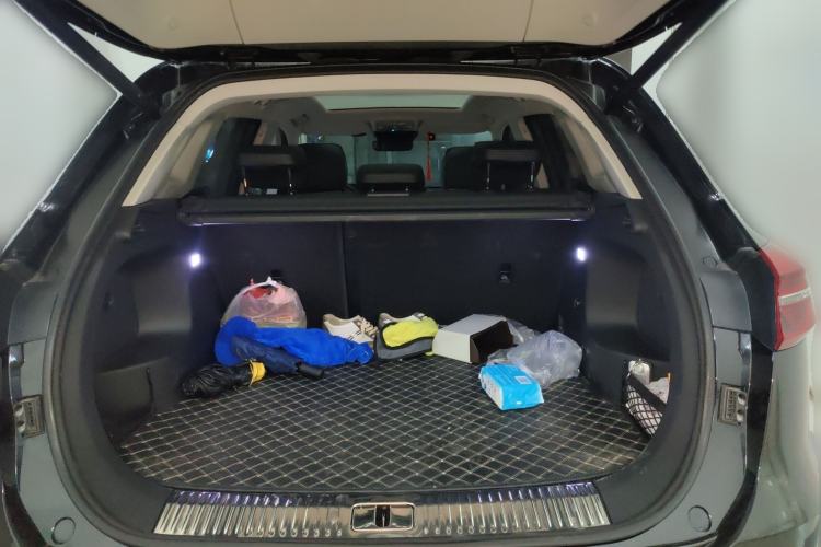 Used Hongqi HS5 2022 Facelifted Version 2.0T Smart Connect Flagship All-Wheel-Drive Edition Trunk