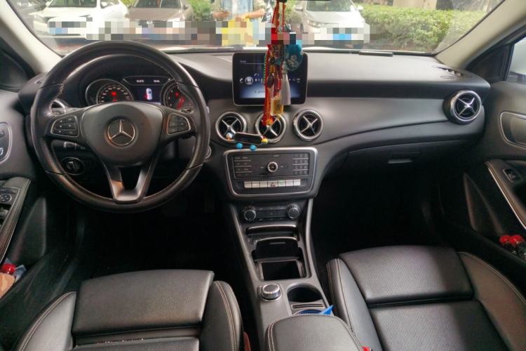Used Mercedes-Benz GLA 2018 GLA 200 Sport Edition Center Console