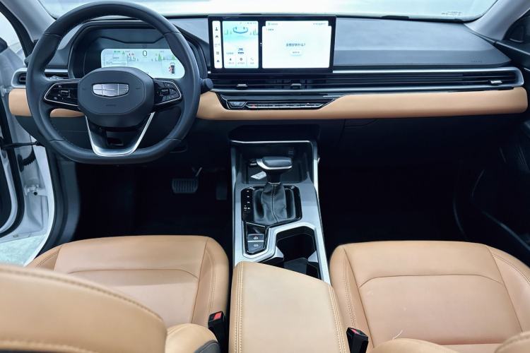 Used Geely Auto Emgrand 2025 4th Generation 1.5L CVT Flagship Version
