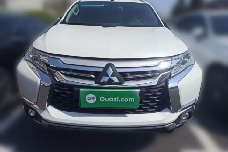 Used Mitsubishi Pajero  Front