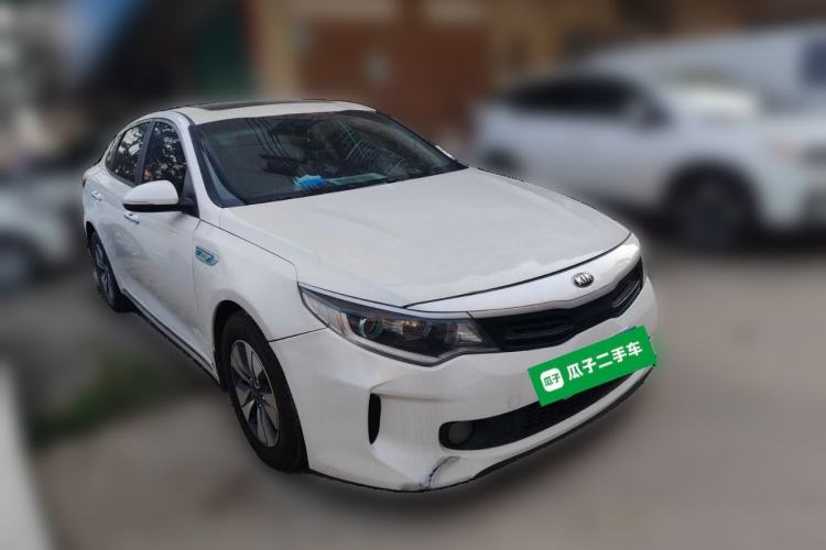 Used Kia K5 2016 2.0L Hybrid GLS Front Right 45 Deg
