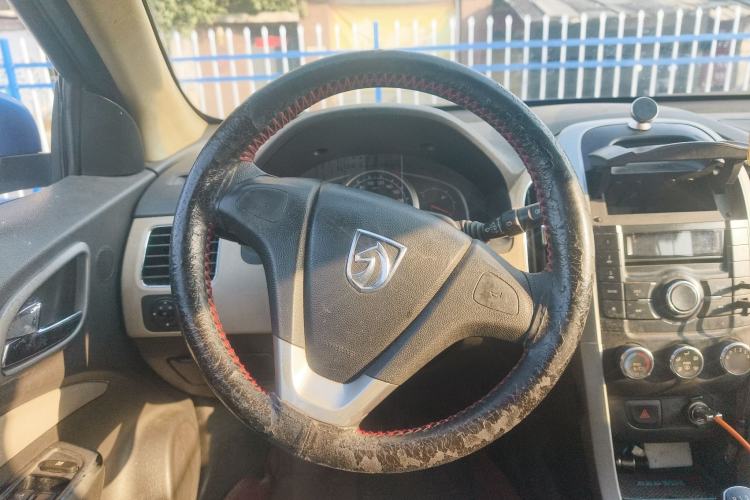 Used Baojun 630 2013 1.5L manual Entry-level trim