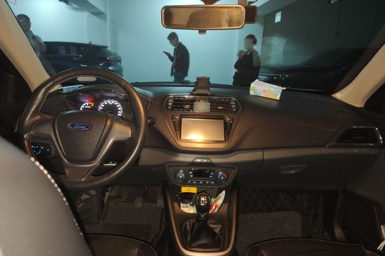 Used Ford Escort 2015 1.5L Manual Fashion Edition Center Console