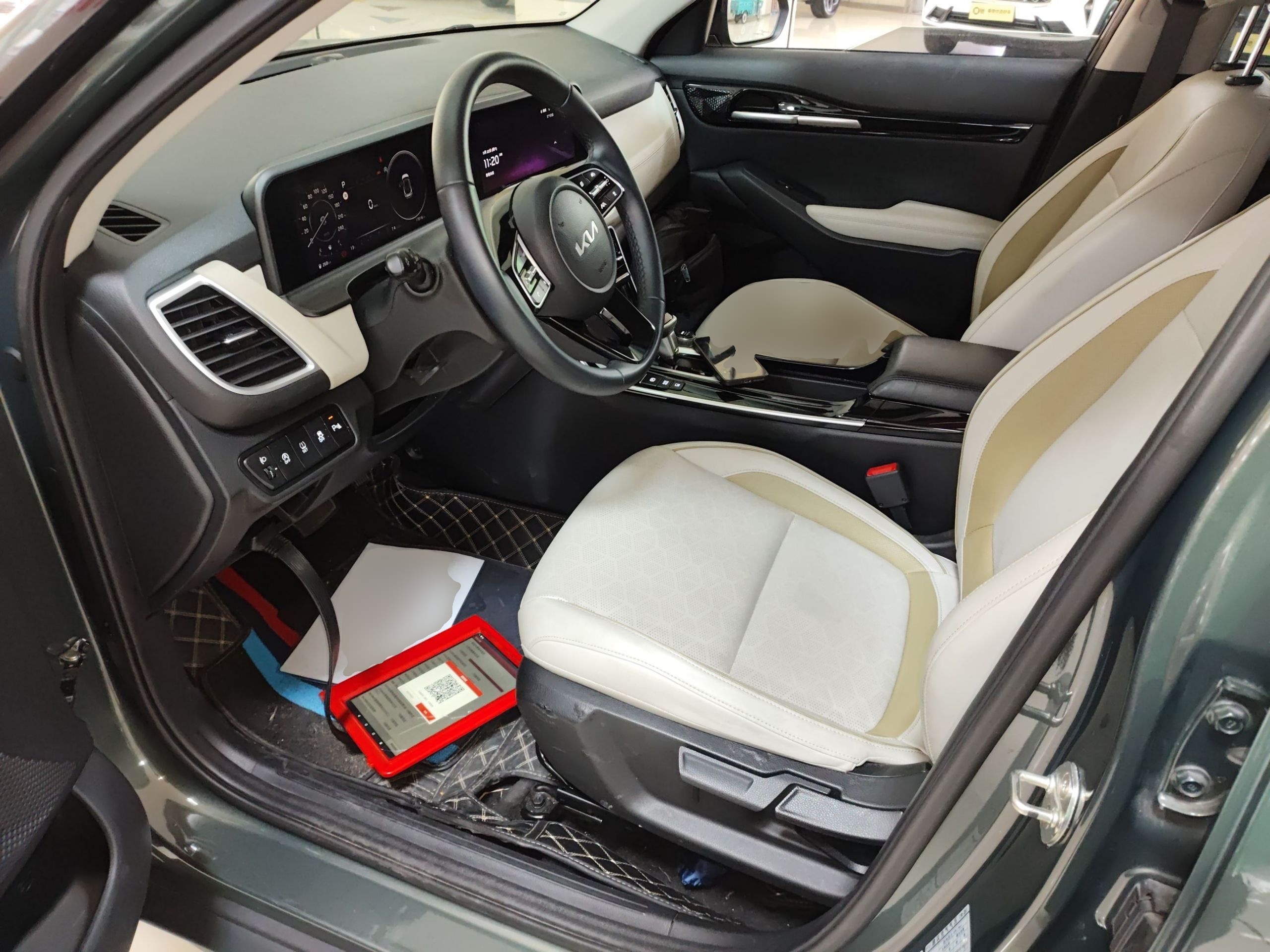 المقاعد الأمامية داخل السيارة