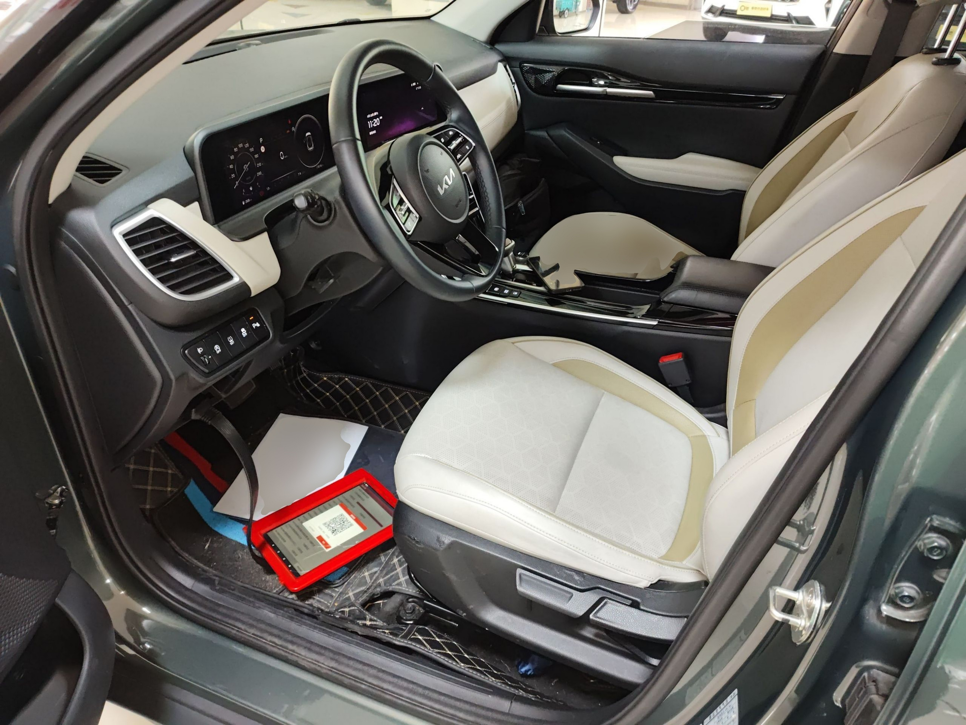المقاعد الأمامية داخل السيارة