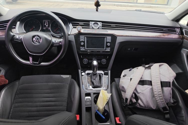 Used Volkswagen Magotan 2018 330TSI DSG Luxury Model Center Console