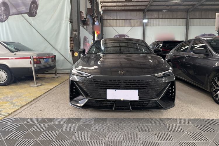 Used CHANGAN UNI-V 2022 1.5T Prestige Version Exterior 2