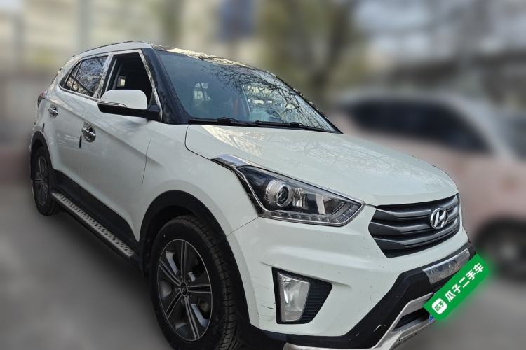 Used Hyundai ix25 2015 1.6L Automatic Two-Wheel-Drive Deluxe DLX Model Front Right 45 Deg