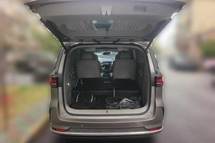 Used Roewe iMAX8 2023 400TGI Comfort Edition Trunk