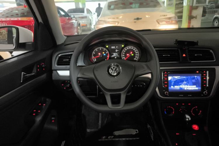 Used Volkswagen Lavida 2015 1.6L Automatic Fashion Edition Steering Wheel