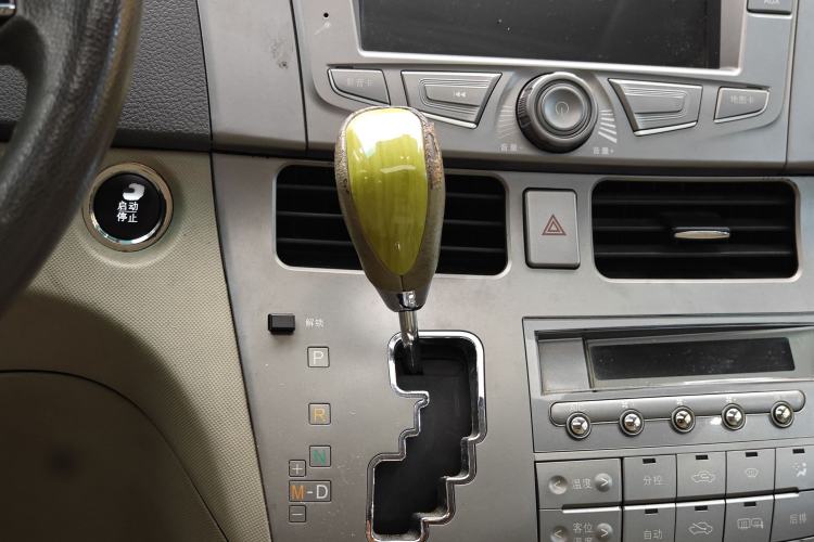 Used BYD M6 2013 2.4L Automatic Luxury Model
