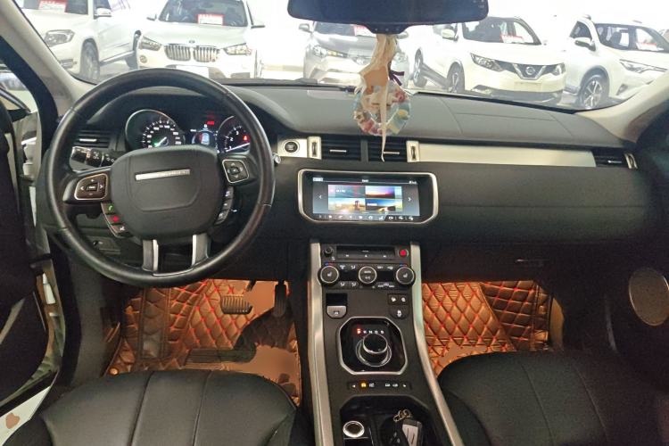 Used Land Rover Range Evoque 2018 240 PS SE Smart Brilliance Edition Center Console