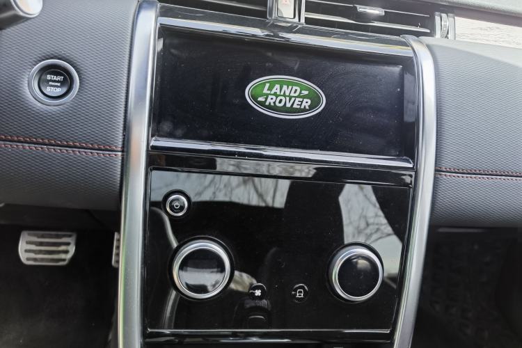 Used Land Rover Discovery Sport 2020 249 PS R-Dynamic Performance Edition Audio And AC Panel