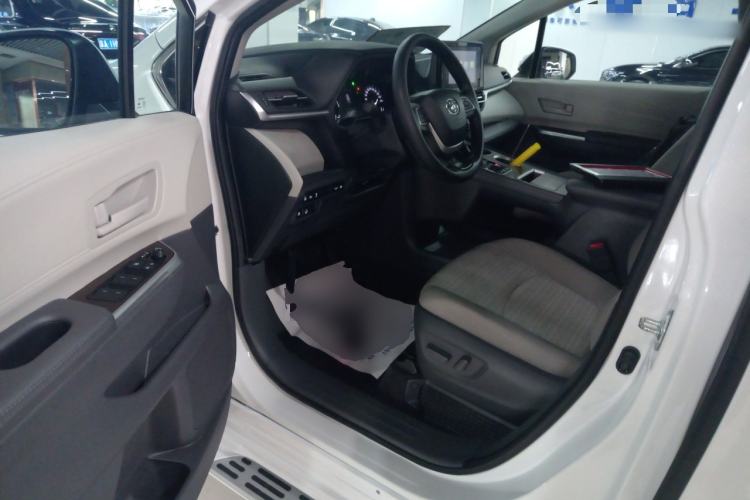 Used Toyota Sienna 2023 2.5L Hybrid Comfort Edition