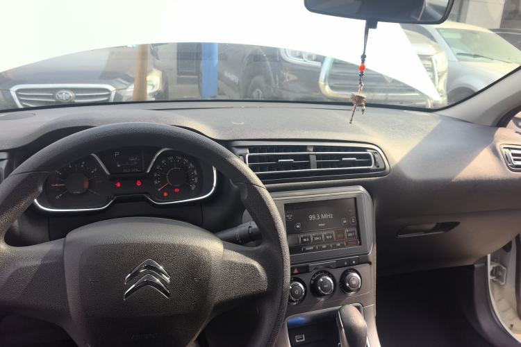 Used Citroen C4 Sega 2016 1.6L Automatic Comfort Model Center Console