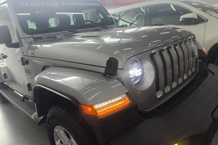 Used Jeep Wrangler 2019 2.0T Sahara Four-Door Version China VI Emission Standard
