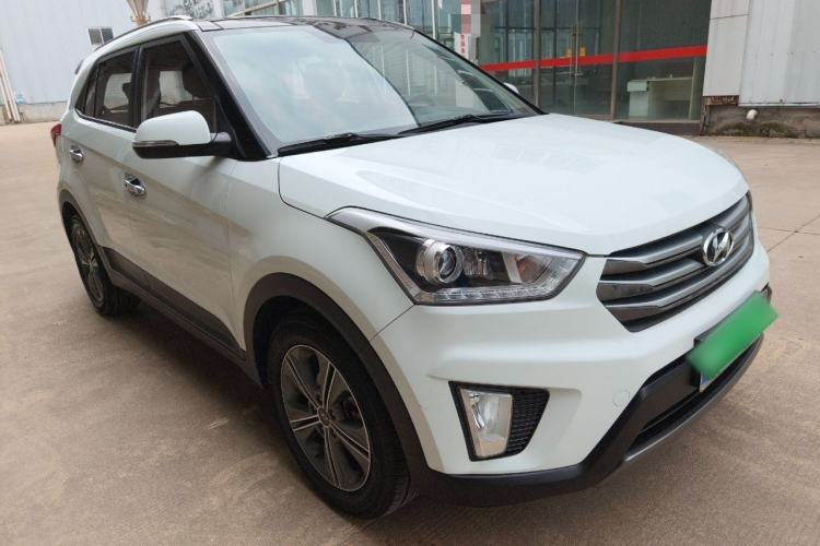 Used Hyundai ix25 2015 1.6L Automatic Two-Wheel-Drive Deluxe DLX Model Front Right 45 Deg