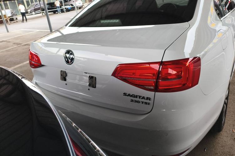 Used Volkswagen Sagitar 2017 230TSI Automatic Comfort Version
