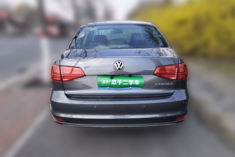 Used Volkswagen Sagitar 2015 1.6L Manual Comfort Model
