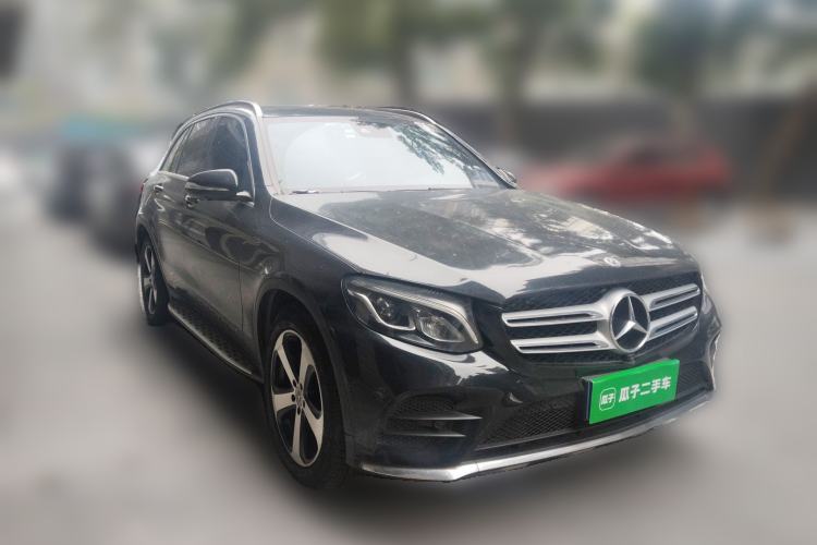 Used Mercedes-Benz GLC 2018 GLC 260 4MATIC Luxury Model Front Right 45 Deg