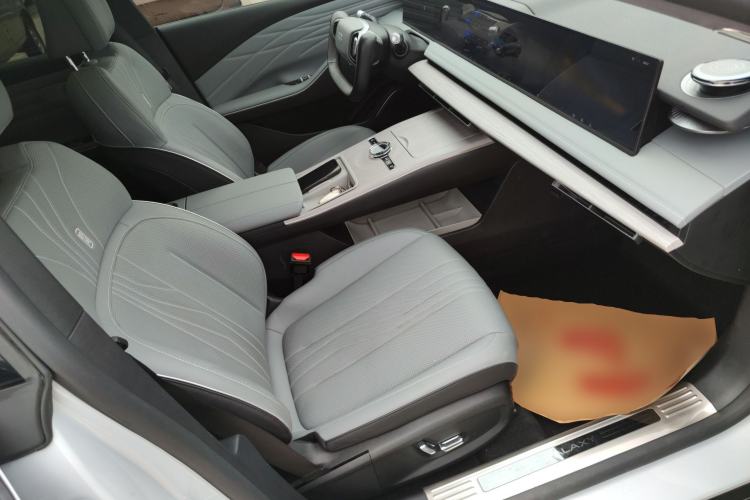 Used Geely Galaxy E8 2024 665 km Range Rear-Drive Starship Long-Range Version Right Front Seat