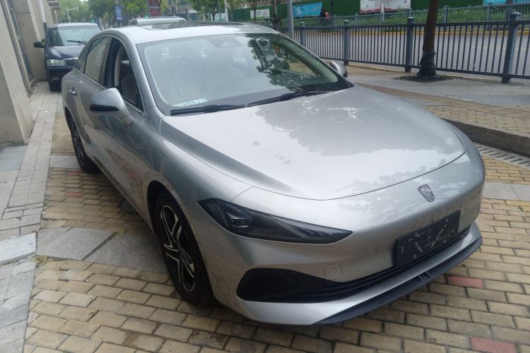 Used Roewe D7 2023 DMH 125km Flagship Edition Front Right 45 Deg