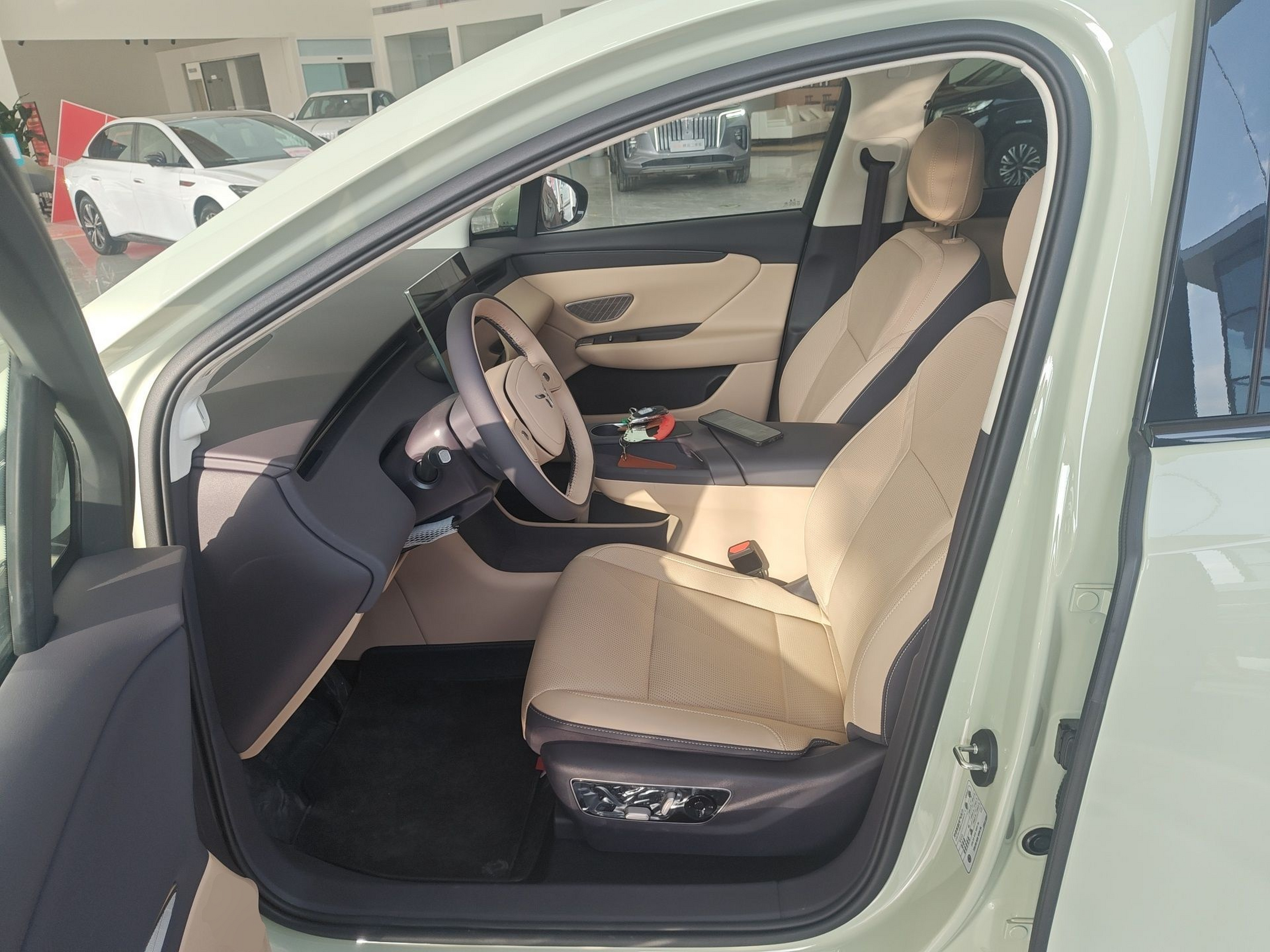 المقاعد الأمامية داخل السيارة