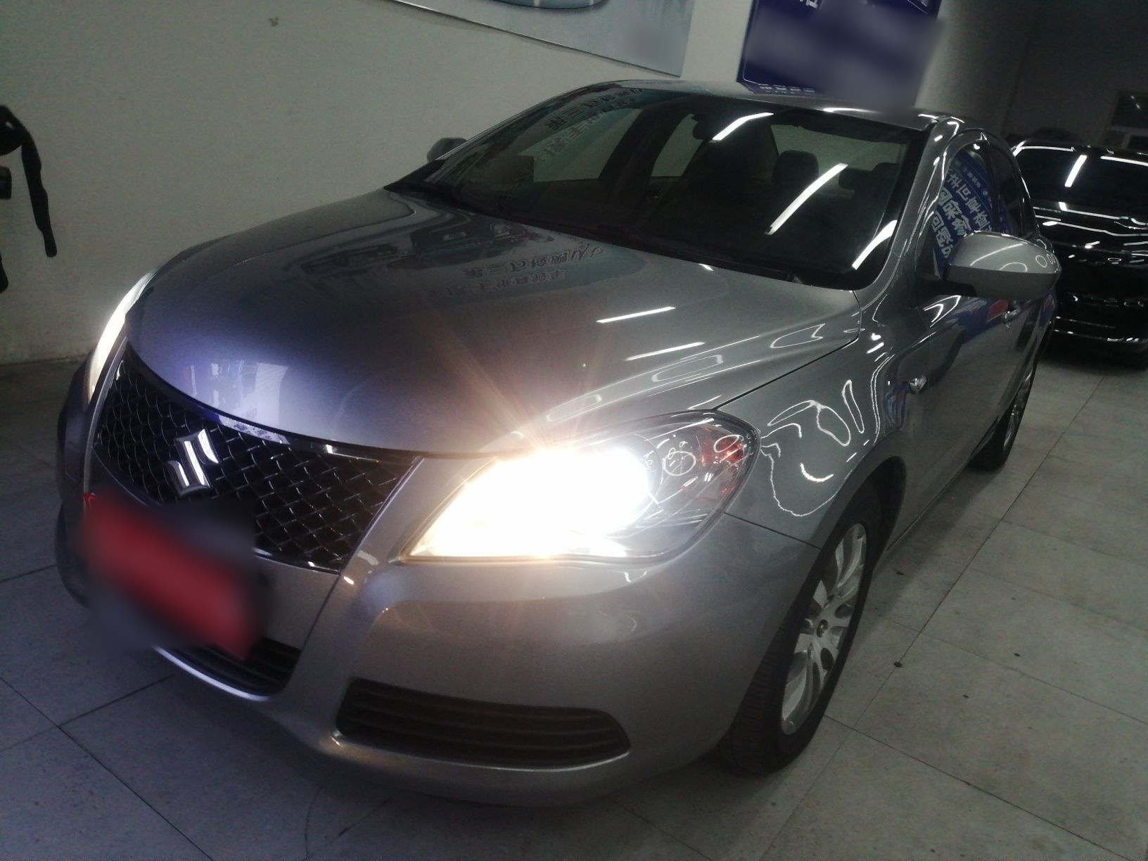 تحت مقدمة السيارة