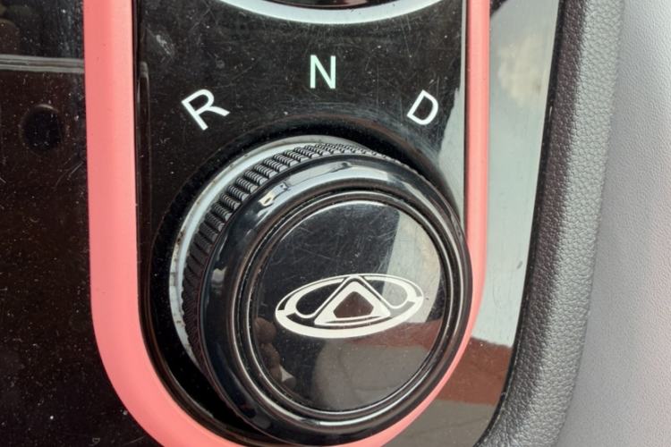 Used Chery Little Ant 2022 Sweet Pink Edition Half-Sugar Version Lithium Iron Phosphate 29.2 kWh 30 kW 301 km