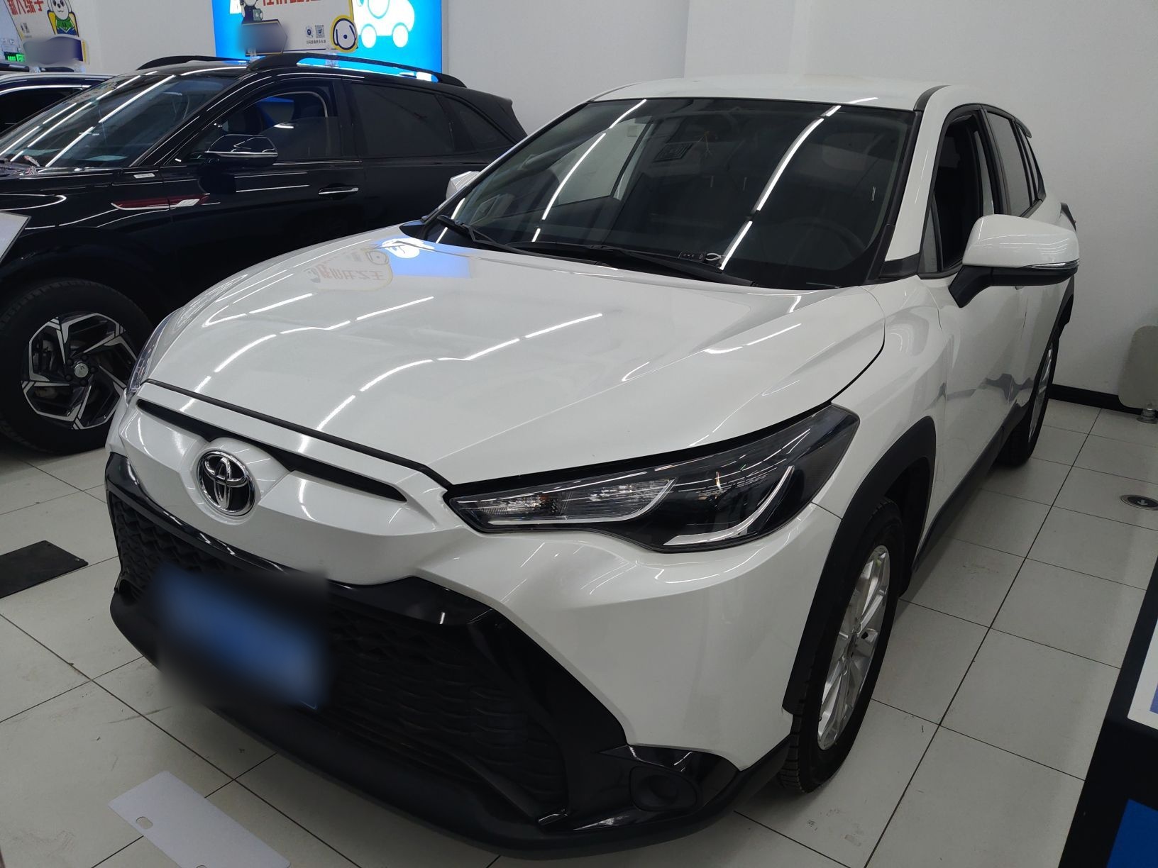 Под передней частью автомобиля