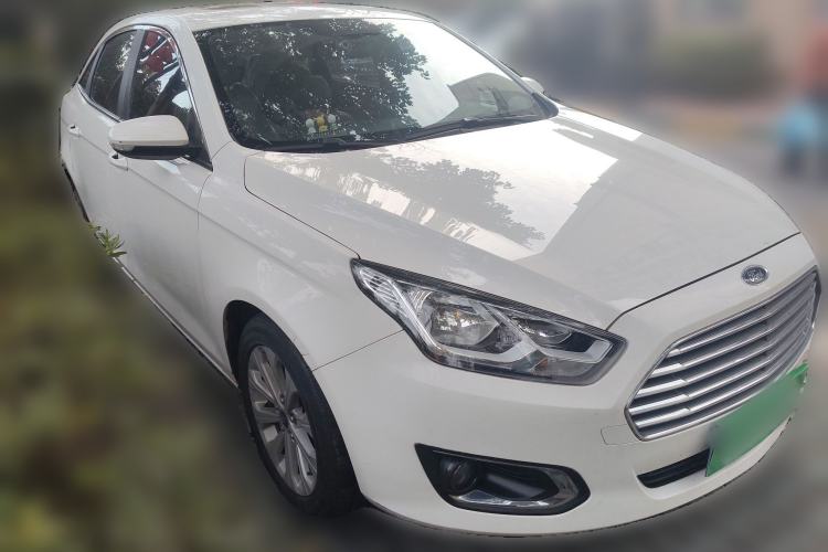 Used Ford Escort 2015 1.5L Automatic Fashion Model Front Right 45 Deg