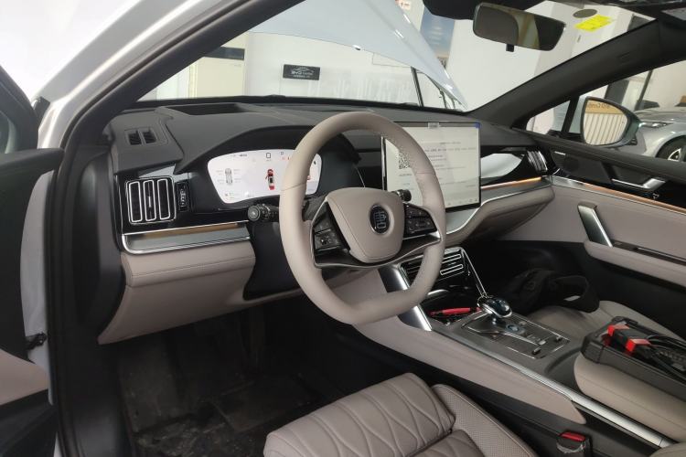 Used BYD Tang New Energy 2025 Intelligent Driving Version DM-i 115KM Flagship Edition Center Console