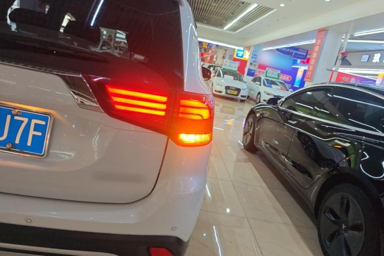 Used Mitsubishi Outlander 2019 2.4L 4x4 Zhi Xiang Edition 7 Seats China VI Standard