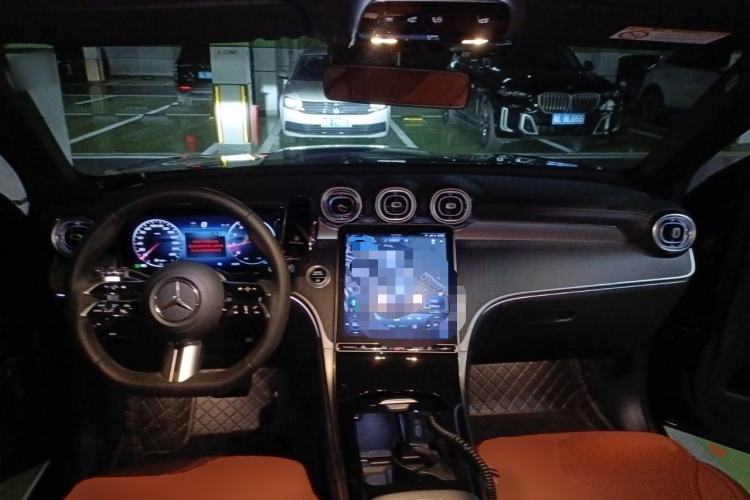 Used Mercedes-Benz GLC 2024 GLC 260 L 4MATIC Luxury Model 5 Seats
