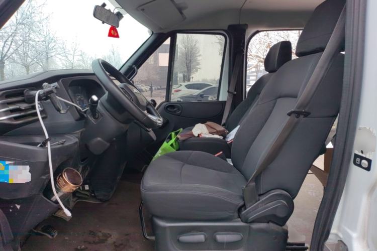 Used JMC Fushun 2023 2.0T Manual Short-Wheelbase Mid-Height Commercial Multi-Purpose 5-Seater Passenger Vehicle