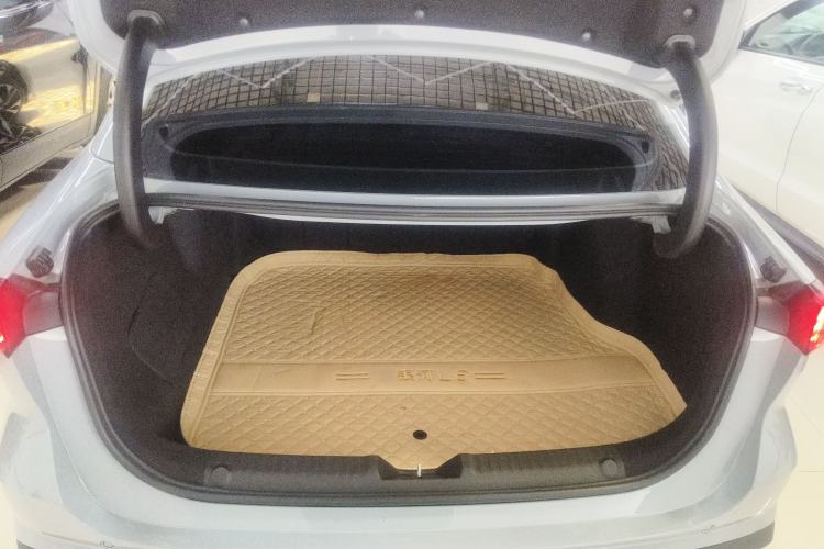 Used Geely Galaxy L6 2023 125km Starship